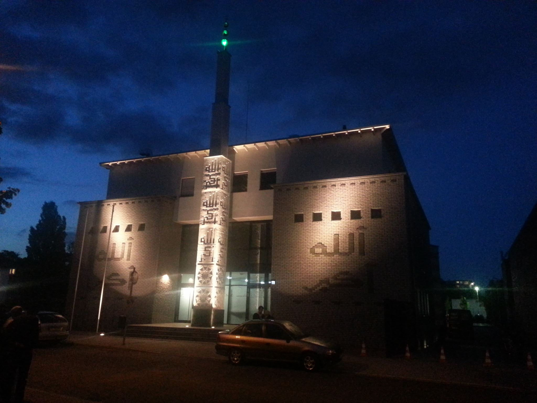 Einzug in die neue Gebäude “Arrahman Moschee”